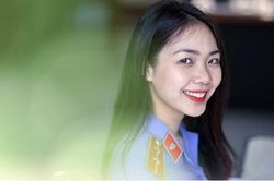 Ngỡ ngàng trước vẻ đẹp tinh khôi của nữ chuyên viên VKSND tỉnh Bình Dương