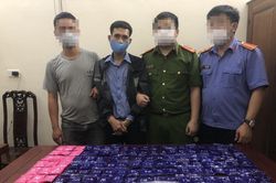 Bắt đối tượng vận chuyển 1 bánh heroin và hàng chục nghìn viên hồng phiến