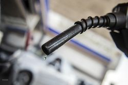 Công an khám xét trụ sở Công ty Xăng dầu Long An, bắt một lãnh đạo