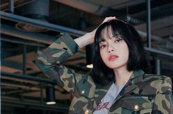 Fan bắt gặp Lisa (BlackPink) đến công ty - chuẩn bị cho màn solo tháng 6 như lời đồn?