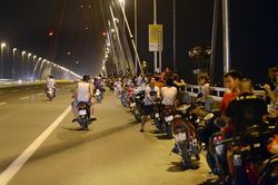 Dừng đỗ ôtô xe máy trên cầu bị xử phạt ra sao năm 2021?
