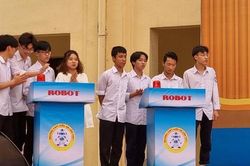 Học sinh Hải Phòng hứng thú với cuộc thi chế tạo robot