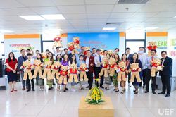 Du học sinh Lào đón tết truyền thống Bunpimay trong vòng tay bạn Việt