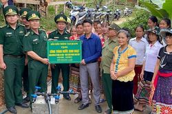 Bàn giao công trình nước sạch cho nhân dân bản Tùng Hương