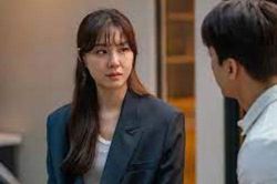 Mỗi lần mẹ vợ đến chơi con rể đều ốm, vợ phát hiện ra bí mật từ dòng tin nhắn kèm 2 từ 'đẳng cấp' thì lập tức nghiệm trị khiến anh chồng nín lặng