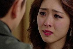 Chết điếng khi chồng bẽn lẽn xin phép tôi cho vợ cũ về nhà 'ở tạm vài hôm'