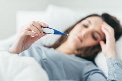 Quai bị có bị sốt không? Làm thế nào để hạ sốt quai bị nhanh nhất