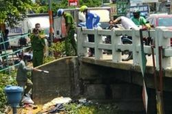 Người đàn ông tử vong bất thường dưới gầm cầu