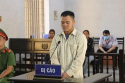 Anh đánh em trai bất tỉnh rồi để giữa đường cho xe tông