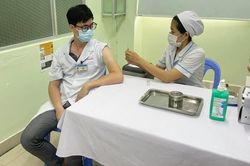 Bộ Y tế: Phải hoàn thành tiêm chủng vaccine COVID-19 của COVAX vào ngày 5/5