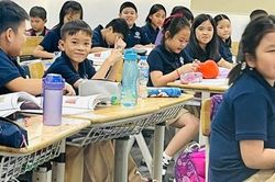 Con trai Thanh Thảo về Việt Nam học trường quốc tế