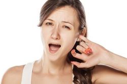 Ngứa tai liên tục là bệnh gì?