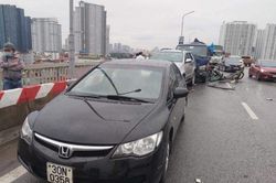 Hà Nội: Va chạm liên hoàn trên cầu Thăng Long, giao thông ùn tắc cả 2 chiều