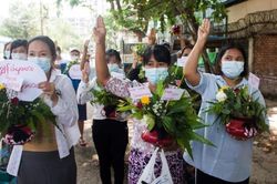 Những người phản đối cuộc đảo chính Myanmar thành lập chính phủ đoàn kết