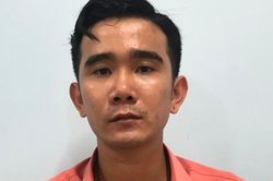 Dùng chìa khóa xe máy đâm liên tiếp vào ngực đối thủ vì ngăn cản chở người yêu về
