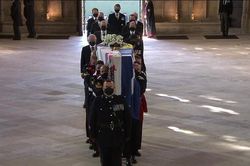 Hoàng gia Anh tiễn đưa phu quân Nữ hoàng Elizabeth II
