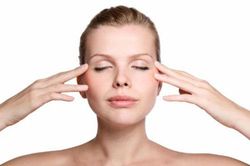 Ngồi trước máy tính cả ngày: Đây là cách để chị em bảo vệ đôi mắt của mình