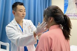 Cô gái 29 tuổi bàng hoàng biết mình có cả buồng trứng lẫn tinh hoàn