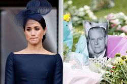 Meghan gửi thiệp tay, vòng hoa tới lễ tang Hoàng thân Philip