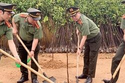 Cục Công nghiệp An ninh phối hợp Công an tỉnh Phú Thọ trồng mới 1.000 cây xanh