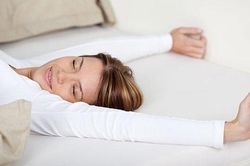 Đi ngủ không có gối, điều gì sẽ xảy ra?