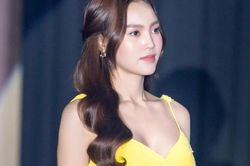 Ninh Dương Lan Ngọc trở lại với nhan sắc 'bỏng mắt' khoe eo thon, vòng 1 hờ hững sau tin đồn lộ clip nóng