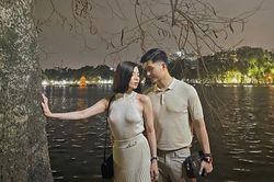 Lệ Quyên cùng tình trẻ dạo chơi Hà Nội