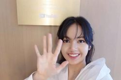 Lisa vừa khoe nhà riêng đã khiến netizen sốc nặng: 'Chị định đóng phim Penthouse hay gì'?