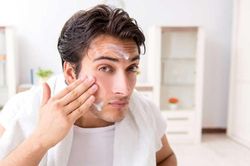 Bí quyết chăm sóc da mùa hè cho nam giới