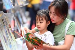 'Sách nuôi dưỡng tâm hồn, nâng tầm tri thức người dân'