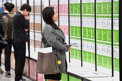 Giới trẻ Hàn chi tiêu tằn tiện, mong nghỉ hưu sớm