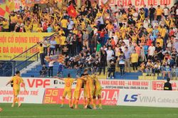 CLB bóng đá Đông Á Thanh Hóa bán vé trận gặp Hoàng Anh Gia Lai để làm từ thiện