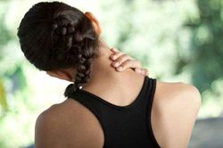 Sốc: Đột quỵ vì thói quen xoay cổ cho đỡ mỏi - quá nhiều người mắc mà chẳng hề lường trước được