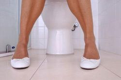 Thói quen chết người khi đi vệ sinh quá nhiều người mắc phải mà chẳng hề hay biết