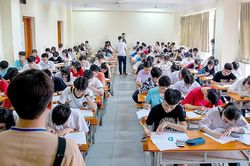 'Nóng' thi thử, luyện thi vào lớp 10