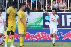 V-League vòng 10: Siêu phẩm của Xuân Trường và tấm thẻ đỏ của Lee Nguyễn