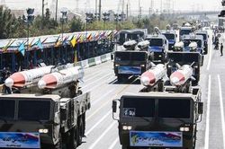 Iran diễu binh khoe loạt khí tài nội địa