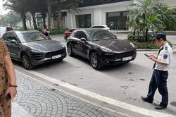 Tạm giữ 2 xe sang Porsche trùng biển số tại Times City