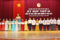 HĐND thành phố Vinh tổng kết nhiệm kỳ, khen thưởng 64 tập thể và cá nhân