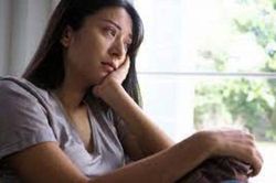 Về thăm nhà, em rơi nước mắt khi mẹ lần mở túi vải cũ, để lộ ra số tiền bên trong cùng lời năn nỉ nghẹn ngào