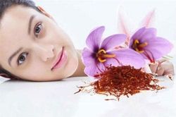 Tác dụng ''thần kỳ'' của mặt nạ làm từ nhụy hoa nghệ tây