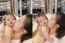 Tập hát 'vất vả', bé Winnie thích mê khi được mẹ Đông Nhi 'ban thưởng' thơm má