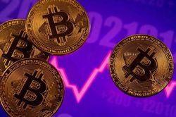 Bitcoin bất ngờ lao dốc 14% do... mất điện?