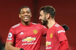 Chủ tịch UEFA cho MU, Man City cơ hội cuối cùng