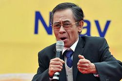 Những bài thơ sống mãi với thời gian của 'bác sĩ hoa súng' Hoàng Nhuận Cầm