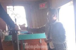 Clip tuyệt chiêu 'làm luật' trên sông: Chỉ tay lên trời, có người đến 'cúng'