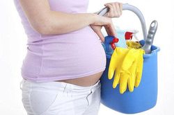 Phụ nữ mang thai muốn con khỏe mạnh: Tuyệt đối không làm 5 việc nhà này