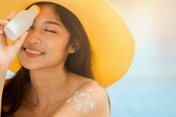 Du lịch biển mùa hè, chuyên gia gợi ý cách bảo vệ làn da và sức khỏe tốt nhất