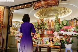 TPHCM: Người dân dâng hương tưởng nhớ các Vua Hùng trước ngày Giỗ Tổ