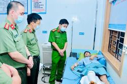 Lãnh đạo Công an tỉnh thăm cán bộ bị thương khi làm nhiệm vụ